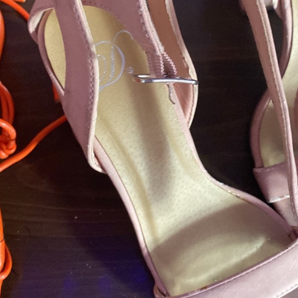 High heels - Picture 4 of 5